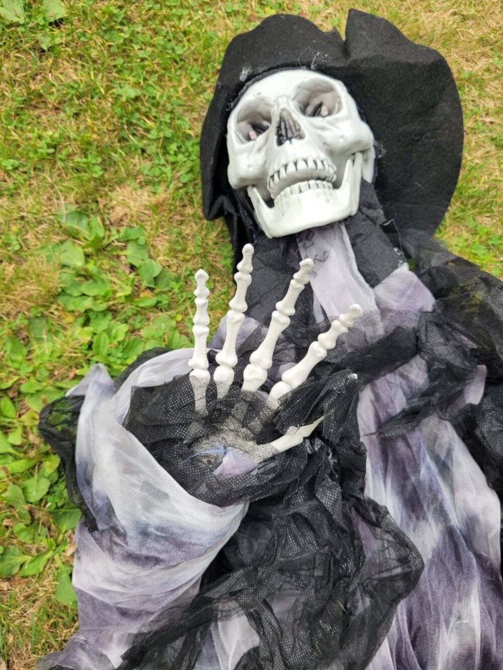 Large Halloween Skeleton / Grim Reaper Decoration